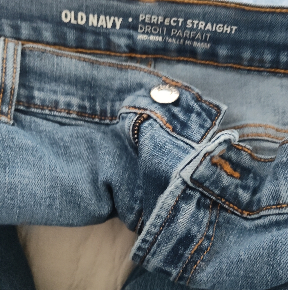 Old Navy Perfect Straight Jeans In Blue Bell Wash - Picture 3 of 5